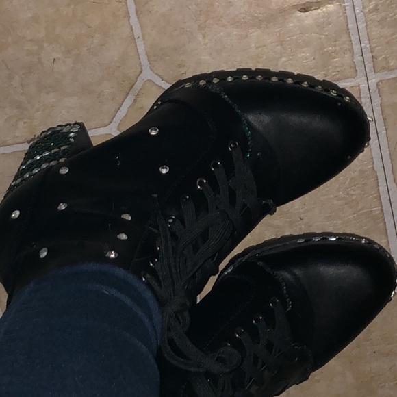 Six the musical boots. custom made to preference. Whatever color or queen you - Picture 1 of 7